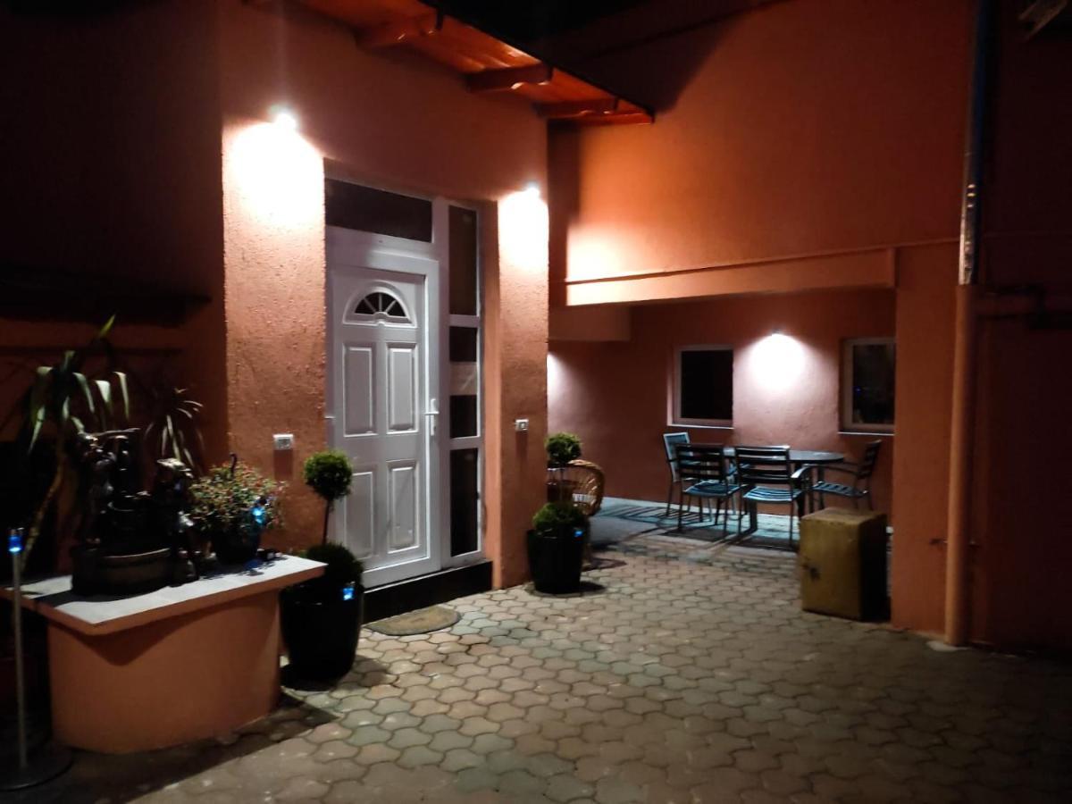 Calypso Rooms Făgăraş 外观 照片