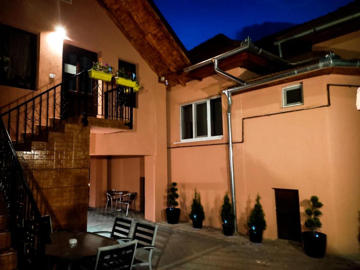 Calypso Rooms Făgăraş 外观 照片